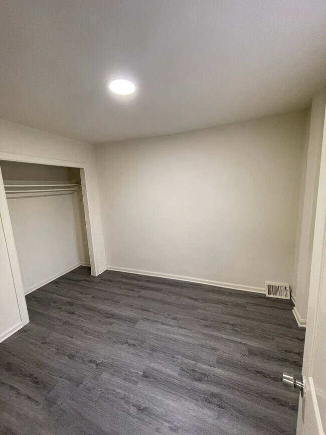 Foto del edificio - Four Bedroom House For Rent
