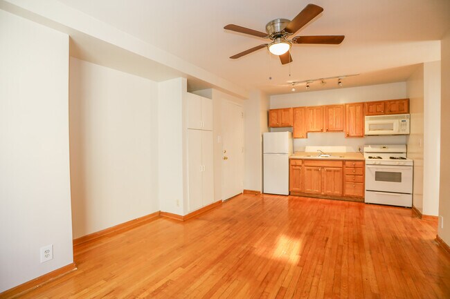 Foto del edificio - 1628 W Morse Ave