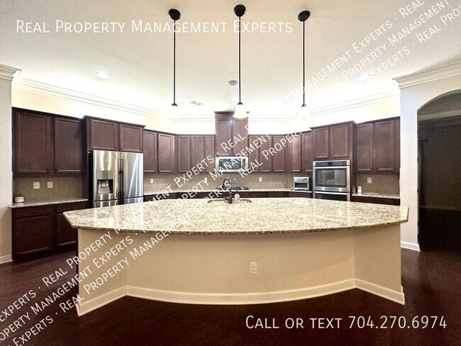 Foto del edificio - Spacious 5BR/3.5BA Home in Mooresville!