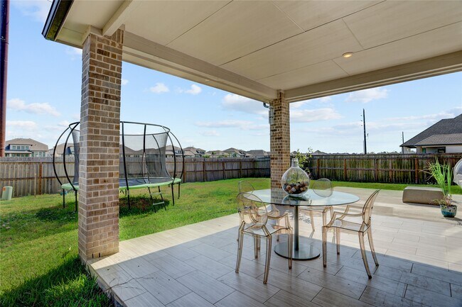 Foto del edificio - 1922 Pleasant Grove Dr