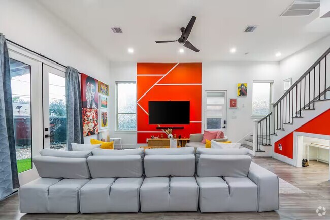 living room - 2802 Campbell St