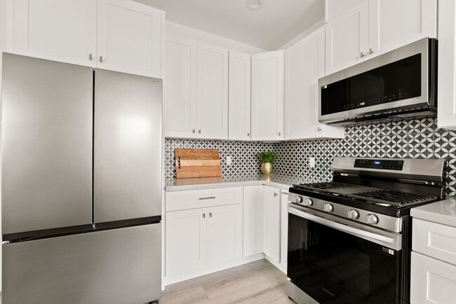 Building Photo - Stunning brand new construction, modern lu...