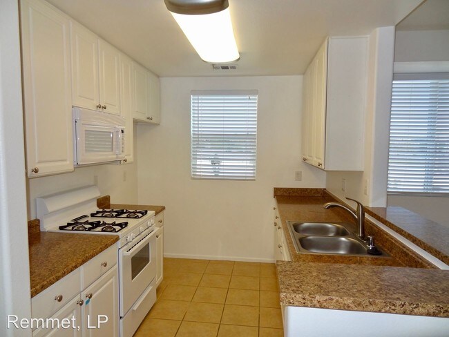 Foto del edificio - 10201 Remmet Ave