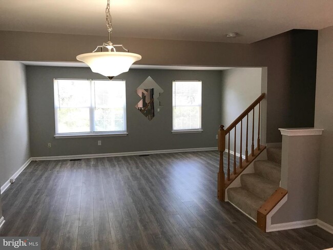 Building Photo - 15 Springtide Ct