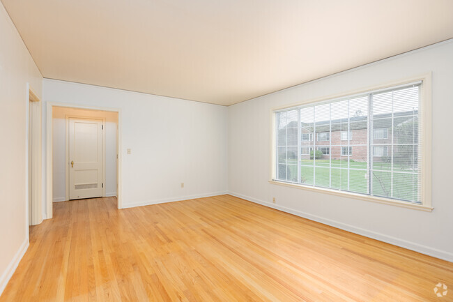 1BD, 1BA - 623-767SF - Edgewater Apartments