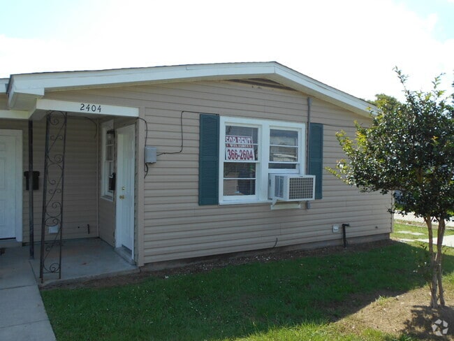 Building Photo - 2404 Rose Dr