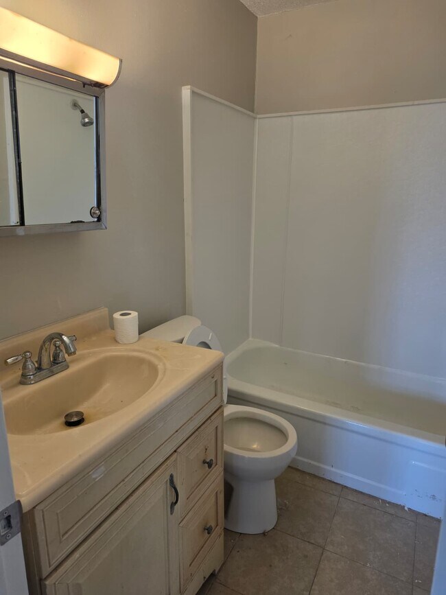 Building Photo - 13101 Dedeaux Rd