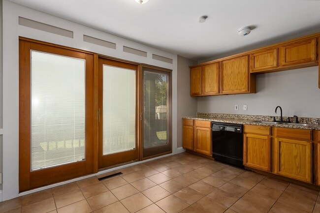 Foto del edificio - 2106 S Claremont Ave
