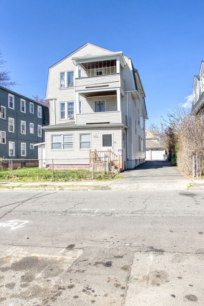 Building Photo - 2 Bedroom 1st FL Rental