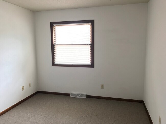Foto del edificio - 2 Bedroom/1.5 Bathroom in Iowa City near Kinnick! Available Now!