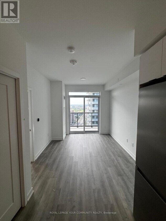 Primary Photo - 5105-5105 Hurontario St