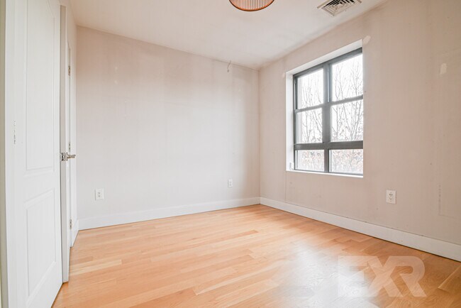 Building Photo - 431 Bainbridge St.