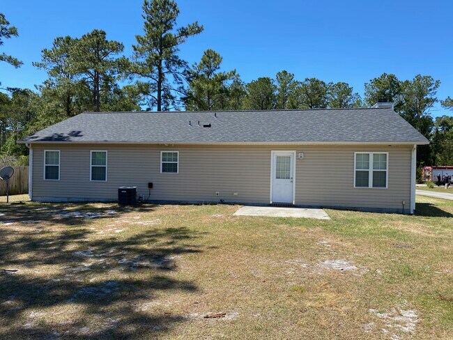 Building Photo - 132 Van Riggs Rd