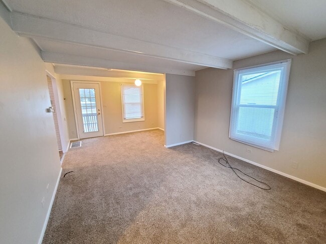 Building Photo - 2 Bedroom Home in Normal