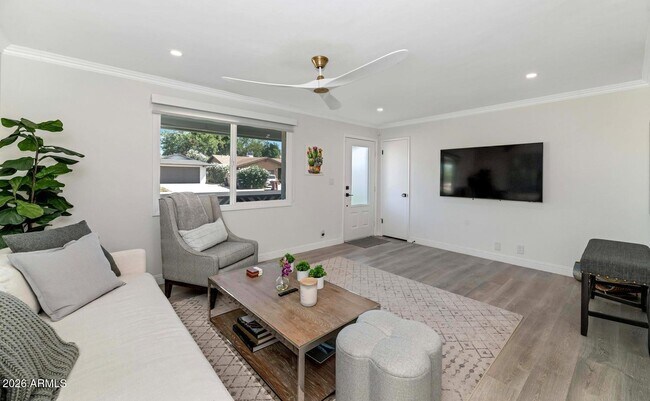 Foto del edificio - 8225 E Jackrabbit Rd