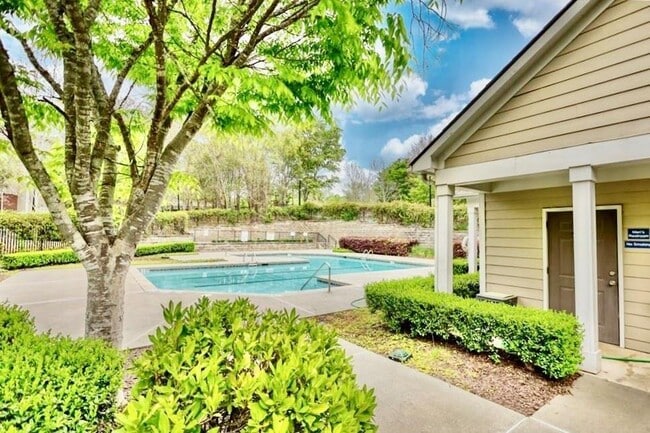 Foto del edificio - 5103 Woodland Ln