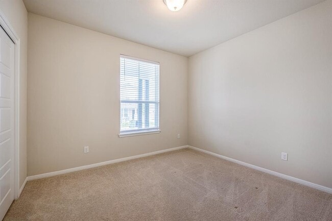 Building Photo - 244 E Broade St