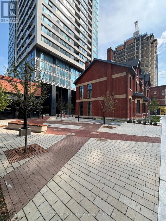 Building Photo - 609 Sherbourne St
