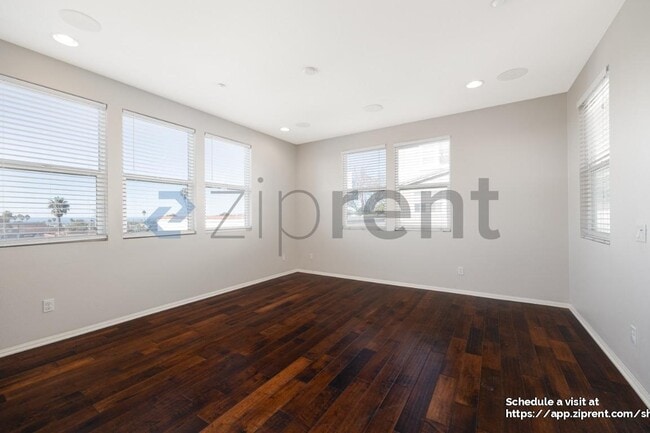 Foto del edificio - 3048 Beachwood Blf Wy