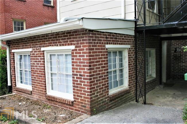 Building Photo - 505 8th St NE