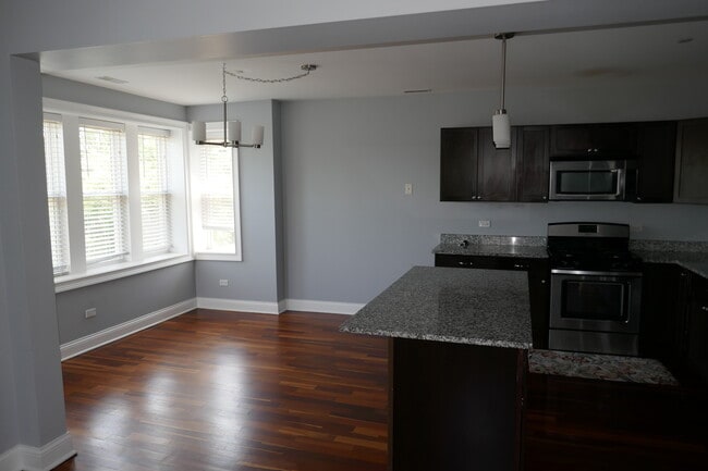 Building Photo - 1832 Dodge Ave