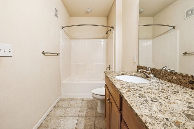 Foto del edificio - Charming 2BR Condo in Saint Louis