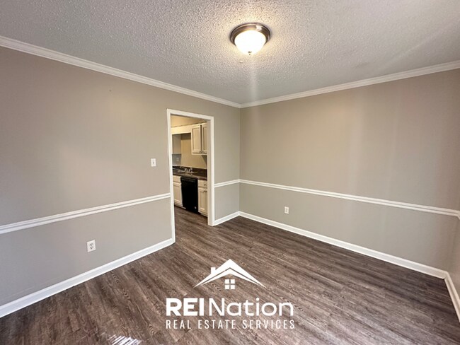 Foto del edificio - CORDOVA COVE CHARMER! 3BR/2BA | High Ceilings & Brick Fireplace | 2-Car Garage!