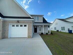 Building Photo - 712A Sarah Rebecca Dr