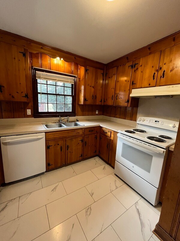 Foto del edificio - 2923 Amity Garden Ct