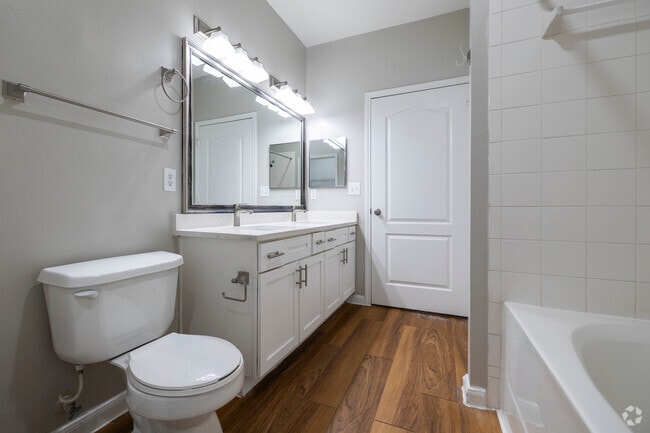 3BR/2BA, 1,263SF - Bathroom 1 - The JaXon