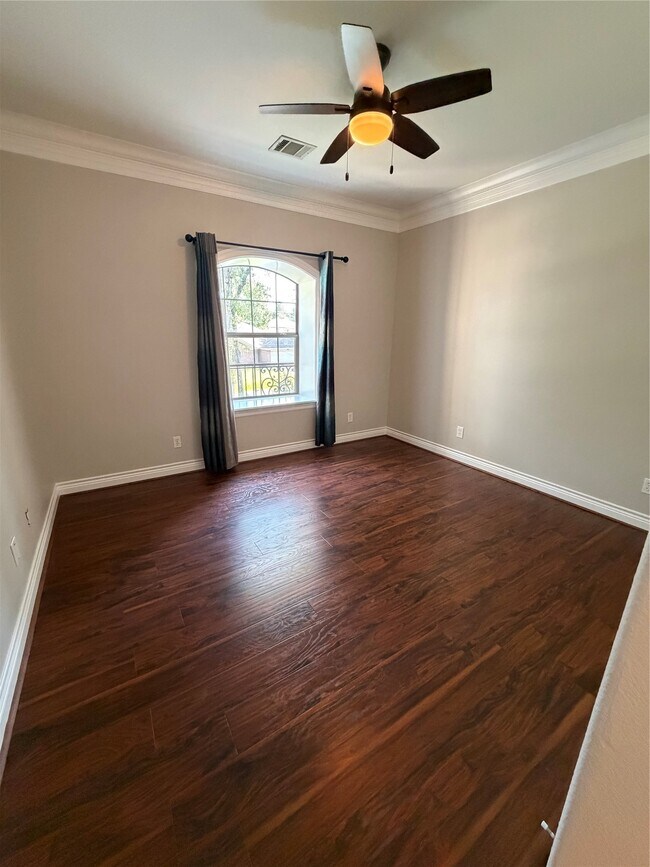 Foto del edificio - 1523 Glen Oaks Dr