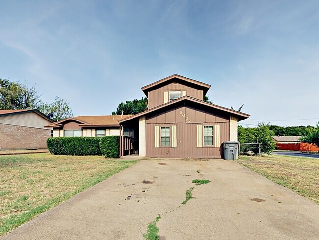 Building Photo - NO APP FEE