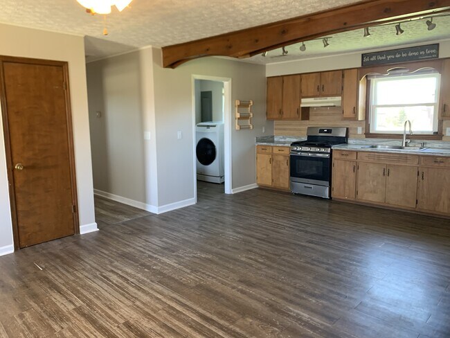 Foto del edificio - 543 Eden Rd