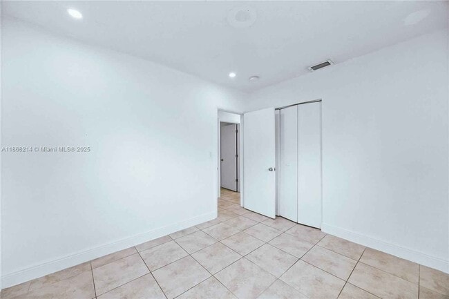 Building Photo - 3230 NW 171st Ter # House MIAMI GARDENS, F...