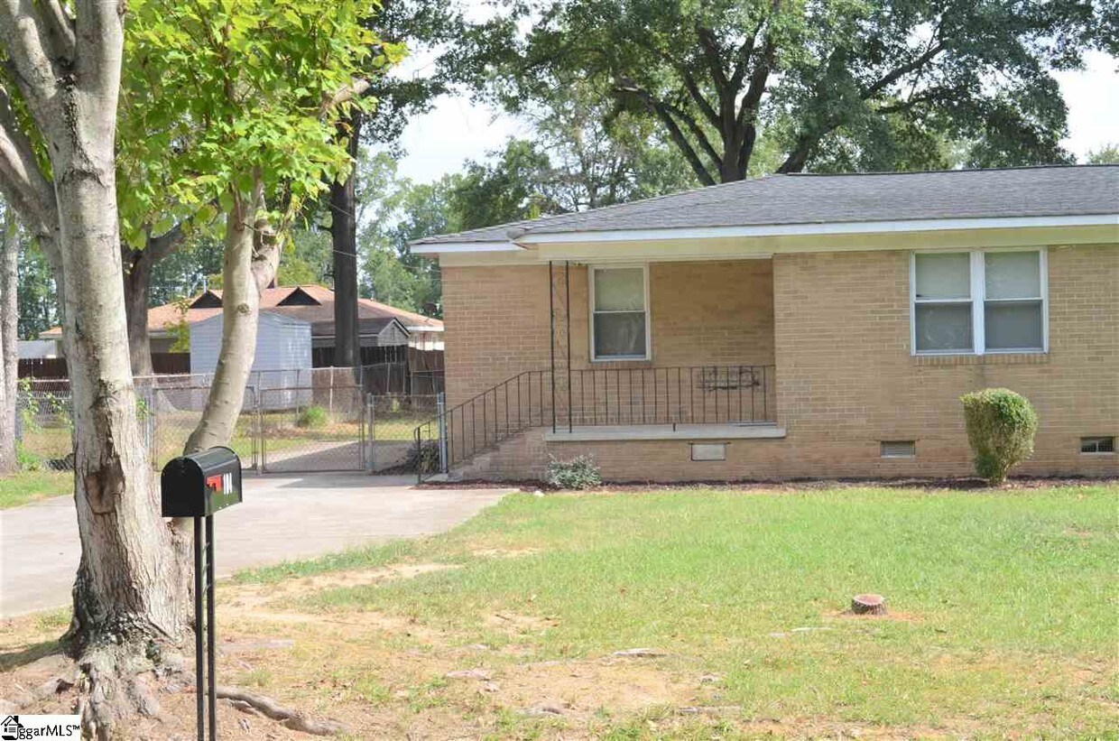 Primary Photo - 104 Pleasant Dr