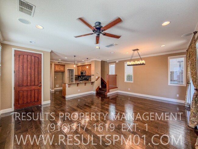 Building Photo - Upgraded 3 Bed 2 Bath PLUS Bonus Room