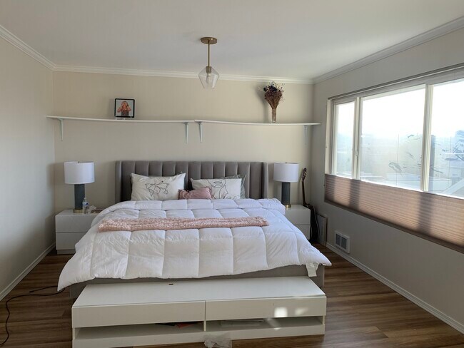 Huge master bedroom whith space needle view - 1214 Taylor Ave N