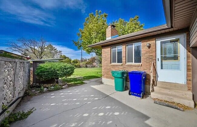 Building Photo - 1025 Tyler Ave