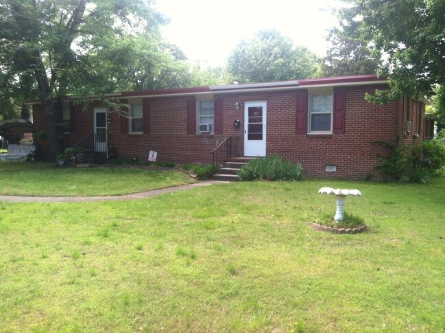 Foto del edificio - 647-649 Bellwood Rd