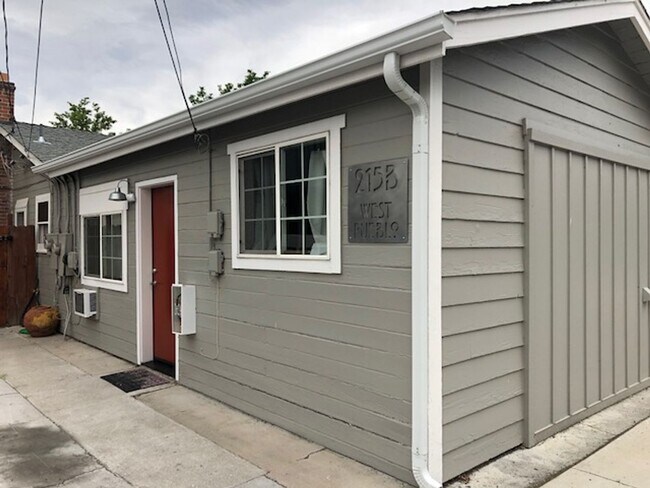 Building Photo - 215 W Pueblo St