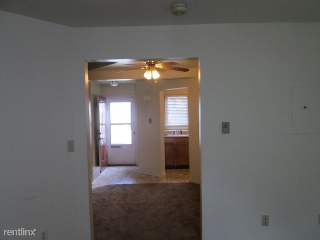 Building Photo - 2 br, 1.5 bath Townhome - 945 Orchard Dr