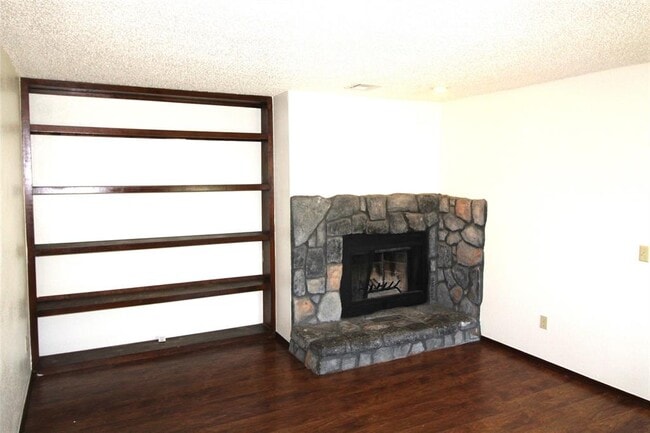 Building Photo - 316 Falcon Ct