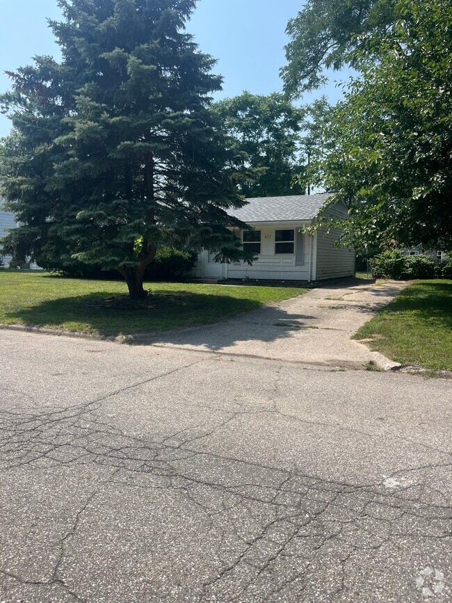 Building Photo - 422 Pleasant Ave