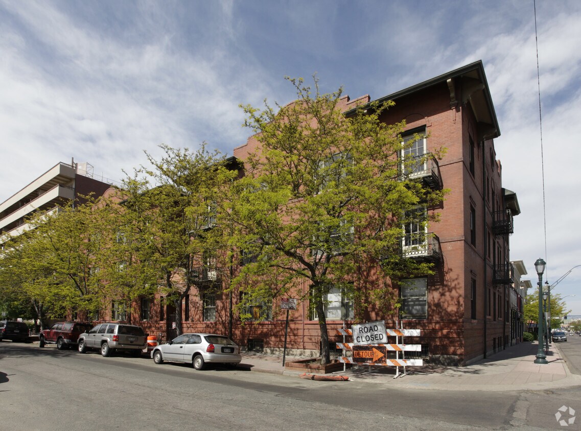 Foto del edificio - Hamilton Condominiums