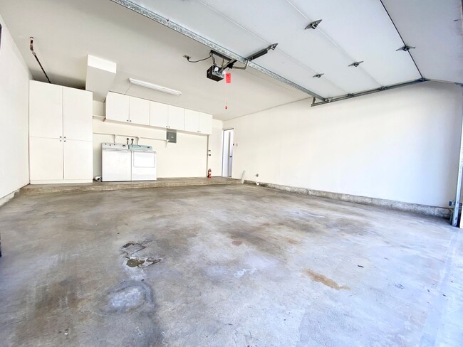 Building Photo - *Spacious updated townhouse in Monterey pa...
