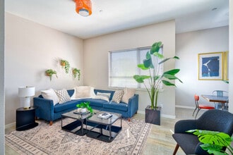 Building Photo - 1428 SE 19th Ave