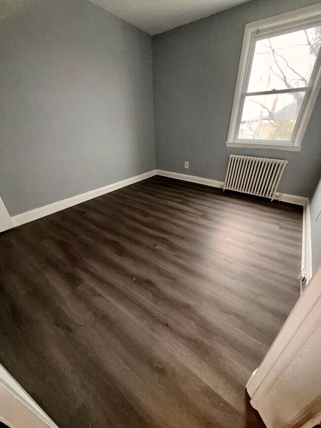 Building Photo - 4002 Edgewood Rd