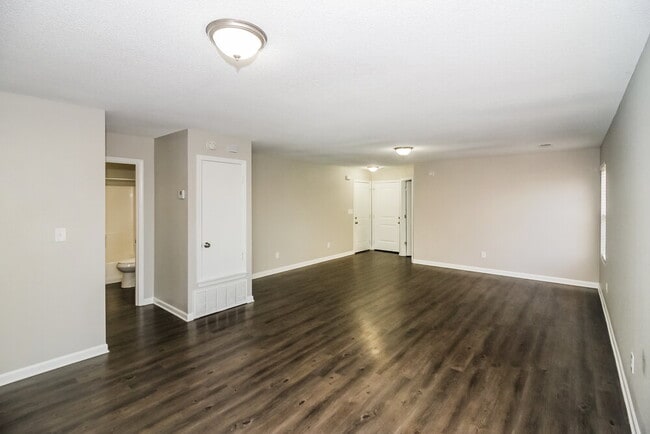 Building Photo - 7807 Birdwood Dr