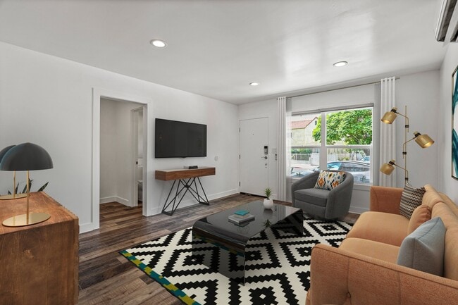 Photo - 2730 Raymond Ave (Los Angeles, CA) Apartment