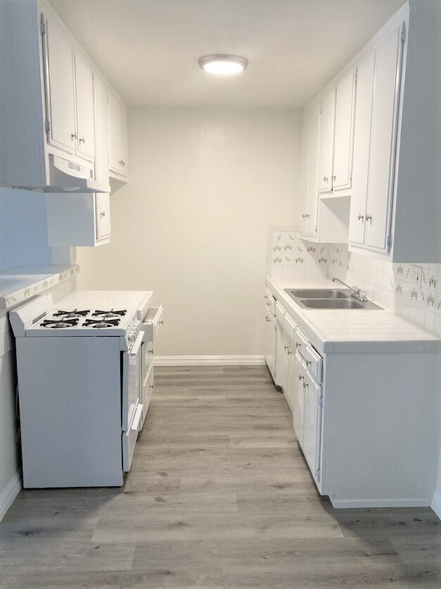 Building Photo - 3100 E 7th St